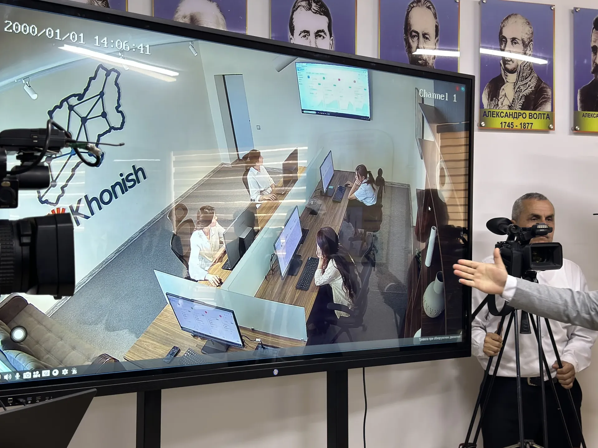 Интерактивная панель с платформой eKhonish в школе Бохтара и видеокамера